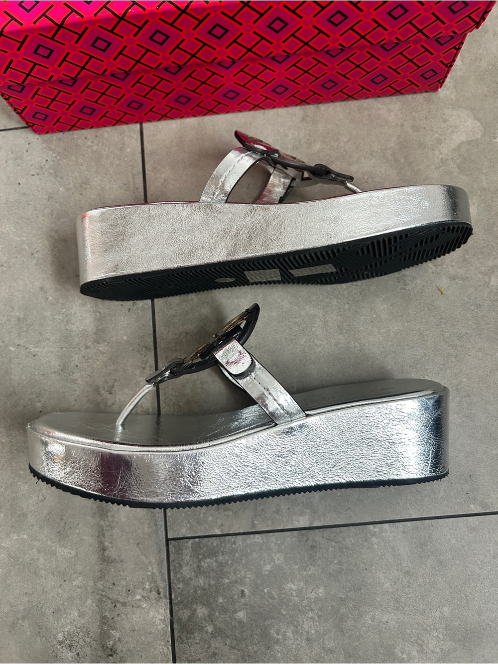 NEW Tory Burch Silver Metallic Miller Wedge Sandals 6.5 - Picture 6 of 9